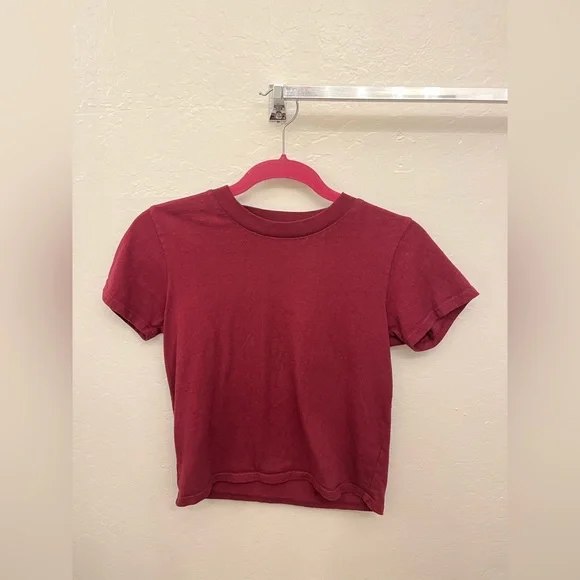 Brandy Melville maroon baby tee crop top shirt - Picture 2 of 7